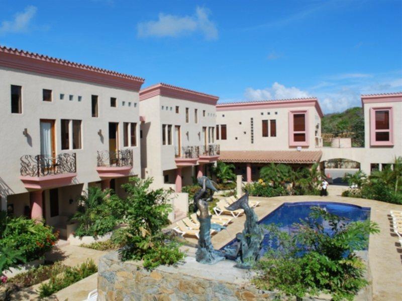 Las Sirenas Hotel And Condos West Bay Buitenkant foto
