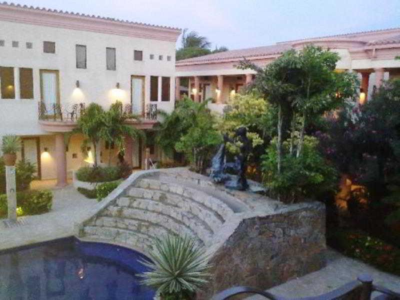 Las Sirenas Hotel And Condos West Bay Buitenkant foto
