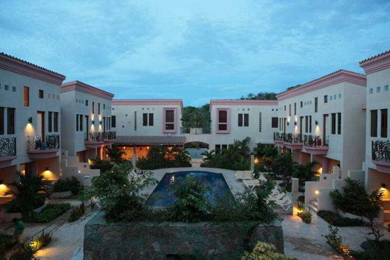 Las Sirenas Hotel And Condos West Bay Buitenkant foto