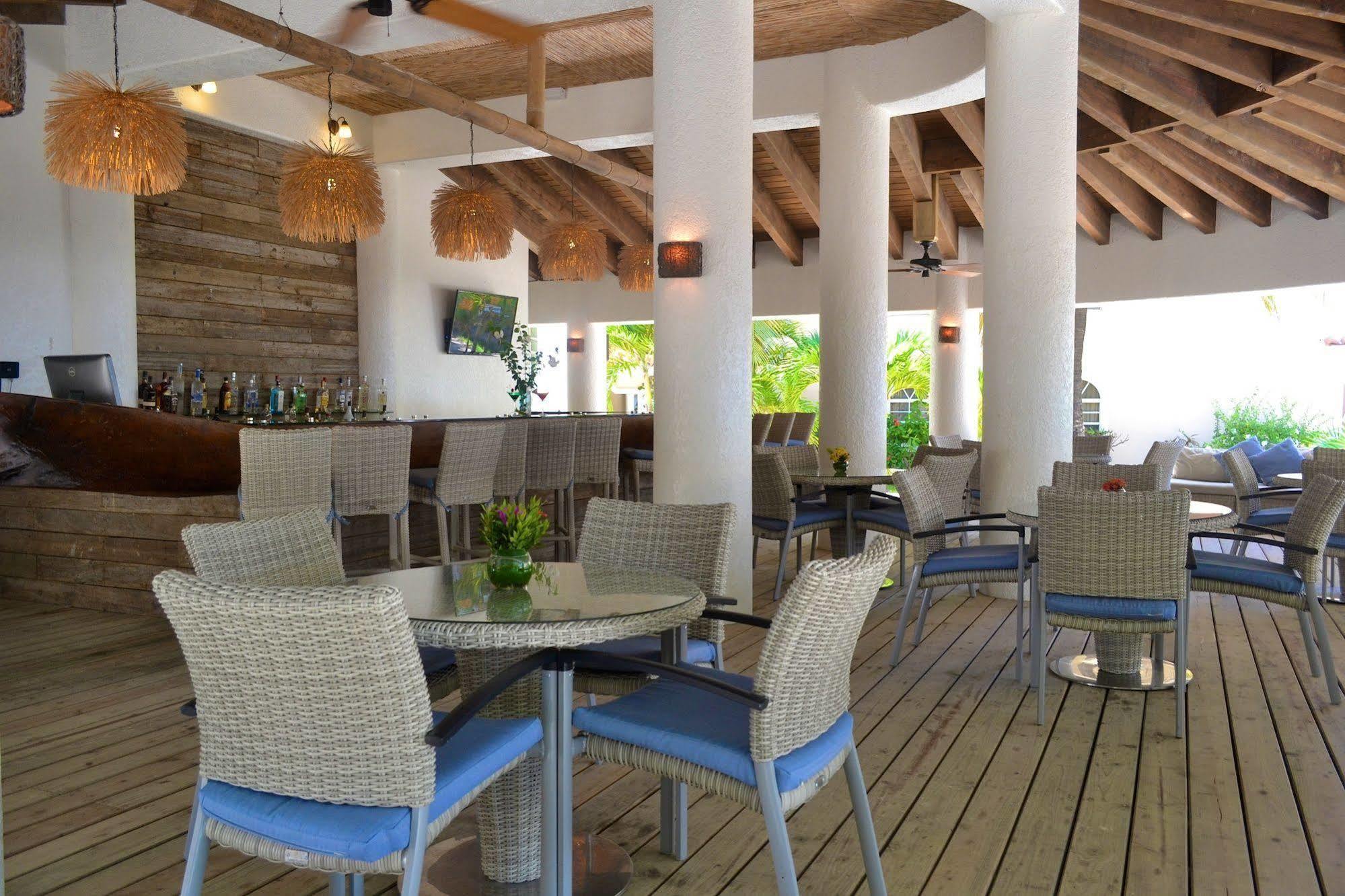 Las Sirenas Hotel And Condos West Bay Buitenkant foto