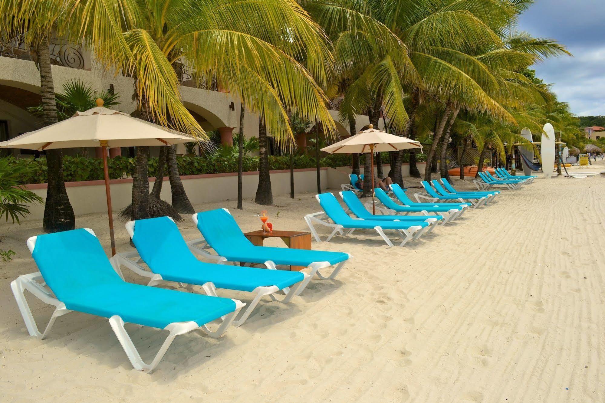 Las Sirenas Hotel And Condos West Bay Buitenkant foto