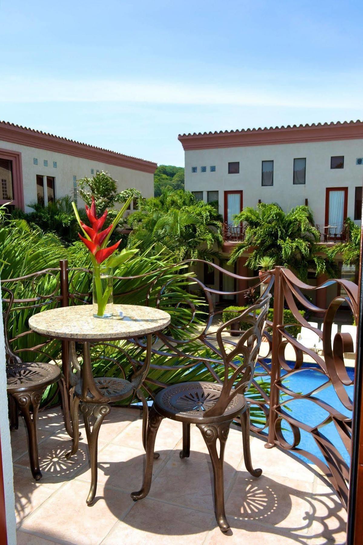Las Sirenas Hotel And Condos West Bay Buitenkant foto